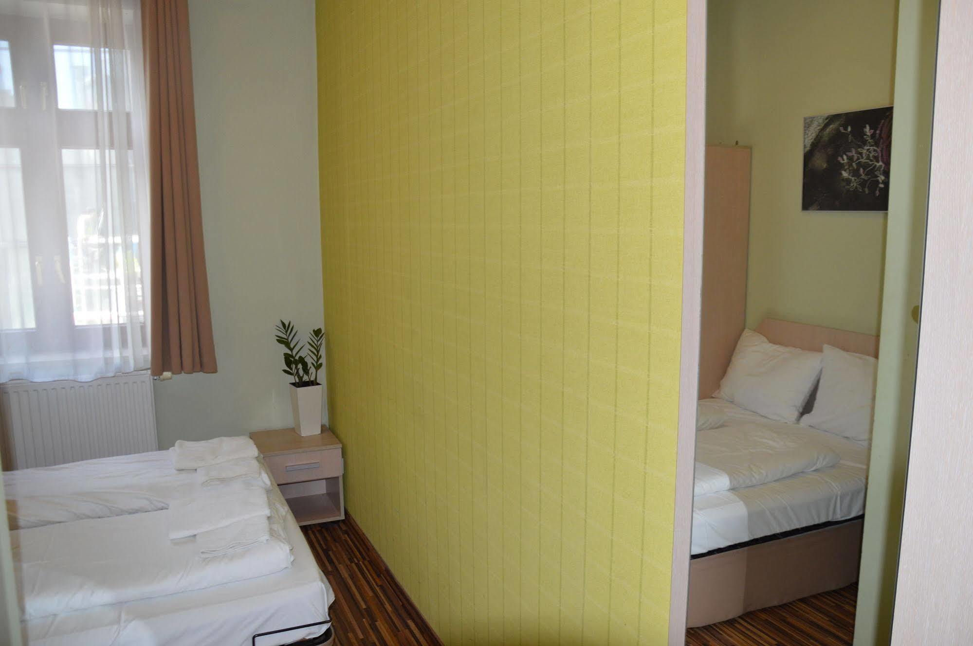 Bed and Breakfast Great Polonia Dwarf Breslavia Exterior foto